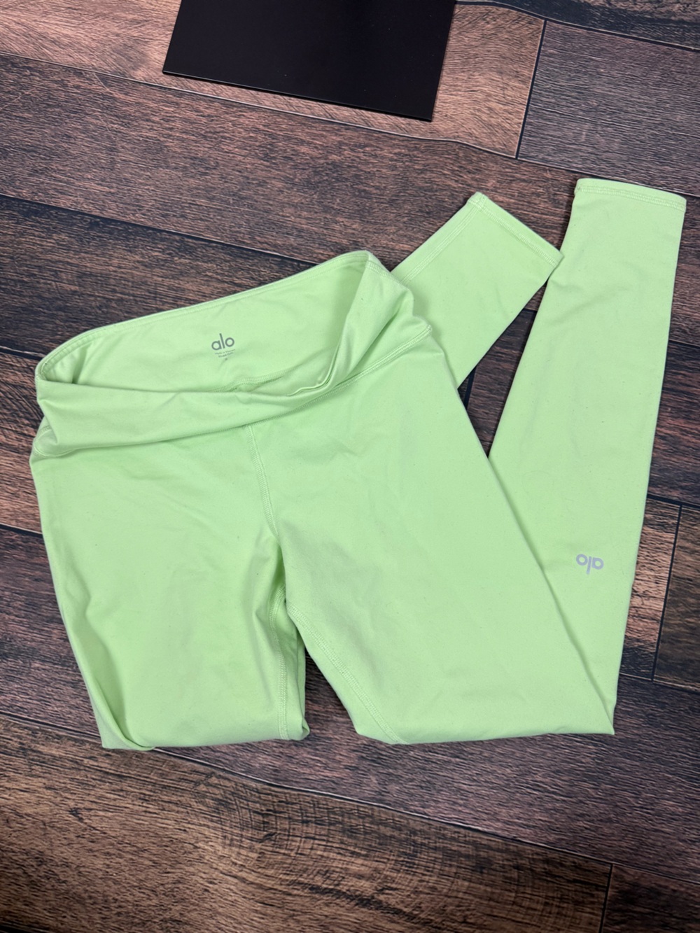 Alo Yoga High-Waist Airlift Leggings Light Lime Green